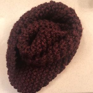 Maroon knit scarf